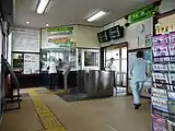 自動改札機設置前の東口改札（2010年8月）