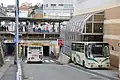 日産ディーゼル・RN(奥)と日野・リエッセ(手前)。鈴蘭台駅にて2008年12月28日撮影。当時、高架下の制限高は2.5mであった。