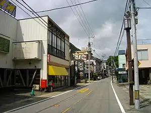 塩原十一湯の一つ、門前温泉付近の塩原街道旧道