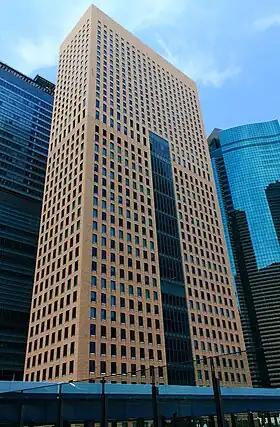 本社が入居する汐留タワー