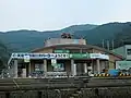御所浦港そばの御所浦しおさい館