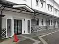 蔵をイメージさせる本店入口