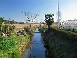 高岩落川(右手が爪田ケ谷)