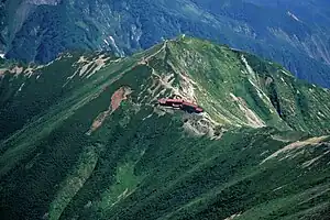 五竜岳から望む五竜山荘（1994年9月4日撮影）