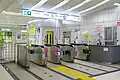 日吉坂方面改札(2022年5月)