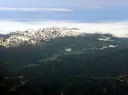 青木湖と白馬盆地、白馬連峰