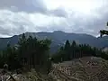 四寸岩山を北西から望む 山頂は写っていない
