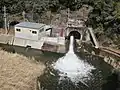 四時ダム発電所と放流バルブ