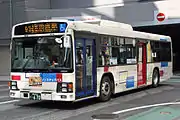 同社標準である塗装パターンの路線車(いすゞ・エルガ)。