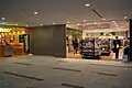 タワー1階からエスカレーターで降りた所にある2店舗で、当初から営業