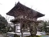 公道より山門を見る（2010年3月撮影）