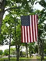 タウンコモンズに掲げられたアメリカ国旗