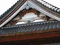 拝殿南面妻部二重虹梁最上段の束は前面妻部同様の獏の鼻二段目の左右2本の束は箕束北面妻も同一構造