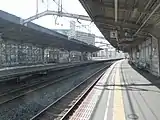 旧上り1番ホームと旧下り2番ホーム(2015年4月)