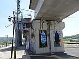 橋脚に描かれた金田一耕助のシルエット