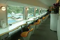 「しまかぜ」のカフェ(2階席)流れゆく景色と共に軽食やスイーツを楽しめる
