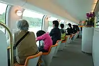 カフェ車両(2階)