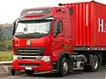 ボルボFHベースのHOWO A7トラクター