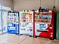 1棟生徒玄関内に設置された自動販売機
