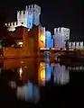 夜のスカラ家の城