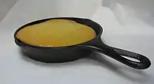 鋳物スキレットでコーンブレッドを焼いたところ