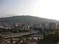 ヴォドノ山とスコピエの町