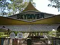 2003年に閉鎖されたSky Diverというアトラクション