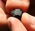 サッターズミル隕石の破片の一つSM39（重さ2.5グラム）