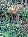 三門山鎮座時の鹿島神社の石祠八雲神社境内に鎮座