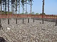 奥の院東側の柱状石祠群天忍穂耳尊など九柱の神々を祀る