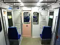 5601編成の貫通扉。改造で設置された為、外観が異なる。