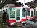 561編成の外観。右奥の500形とは上部カバー位置が異なっている。