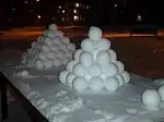 大量の雪玉