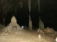 島の東部にあるハラー洞窟