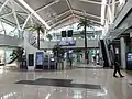 コンコース（突き当たり奥がスカイトレインのりば）