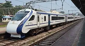 ムンバイCSMT-ソーラープル・ヴァンデ・バーラト急行（2023年撮影）
