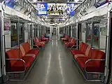 ロングシート車の車内