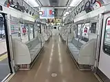 リニューアル車の車内（ロングシート）
