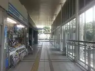 改札外の東西通路(2013年9月)