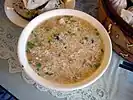 台湾朝食の一例。辣油・黒酢・油条入りの豆乳と豆腐の間のようなスープ「鹹豆漿」。
