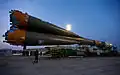 発射台に運ばれる空母艦載ロケット（カザフスタン、バイコヌール）