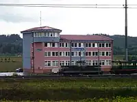 鉄道駅および鉄道停留場等の保有・管理および列車運行管理は鉄道輸送事業者と完全に分離しスロバキア国鉄が所管している。輸出・輸入の国際貨物列車が集中するジリナにインターモーダル輸送ターミナル(TIP)として設けられた国鉄ジリナ=テプリチュカ鉄道駅ヴァーハ操車場(2012年供用開始)の中央制御所(2014年)