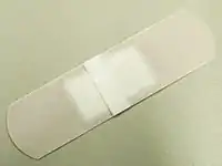 救急絆創膏(布付き絆創膏)を裏返したところ