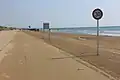 夏季に設置される速度規制標識。