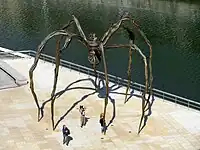 ルイーズ・ブルジョワ作『Maman』1999年。ビルバオ・グッゲンハイム美術館の屋外