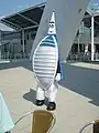 タワーのマスコット、「スピニー」(英: Spinny)