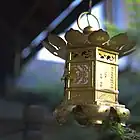 寺院奉納の吊り灯籠(千葉県印西市)。