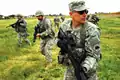 分隊訓練中のカリフォルニア州軍予備隊隊員