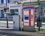 電停に設置された券売機（2019年撮影）