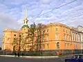 フランス古典主義、イタリア風ルネサンス様式、ゴシック様式などの折衷様式で建てられたペテルブルクのミハイロフスキー城（1797年-1801年）